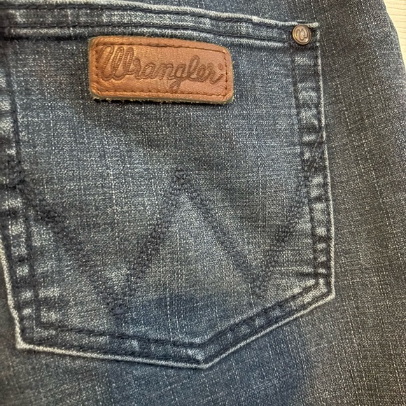 Wrangler Women's Boot Cut Jeans - Picture 3 of 5